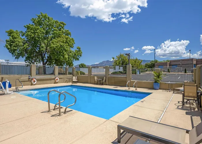 Kid friendly hotel Greentree Inn Albuquerque North I-25